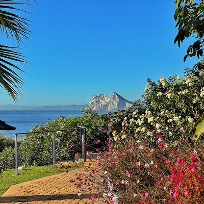 Gibraltar-vanuit-de-tuin-2021.jpg