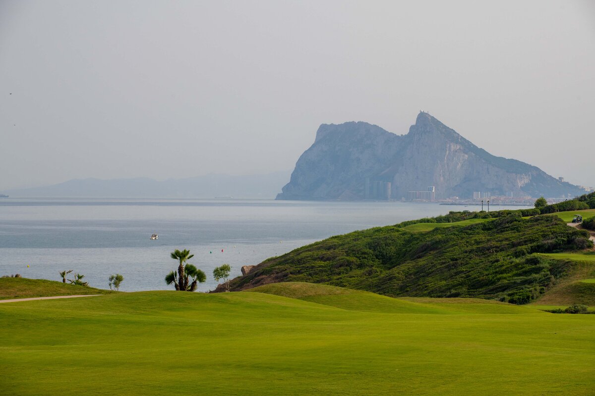 2022-08-golf-gibraltar.jpg