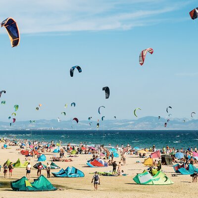 Tarifa-valdevaqueros-beach-kitesurfers.jpg